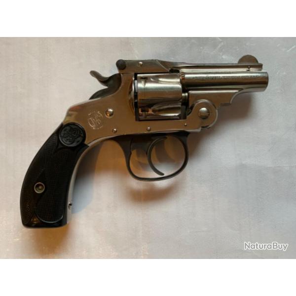 RARE REVOLVER SMITH & WESSON CAL. 32 S & W  SHORT. Cat�gorie D