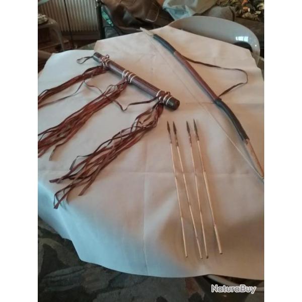 Arc ancien africain plus carquois et fl�ch�s.