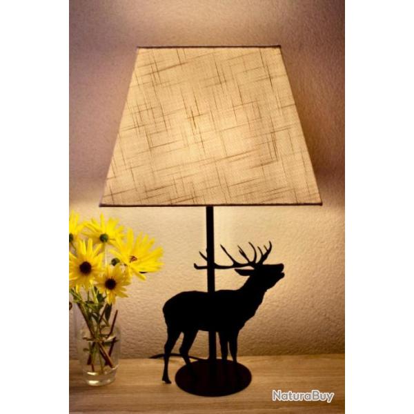 pied de lampe cerf qui brame
