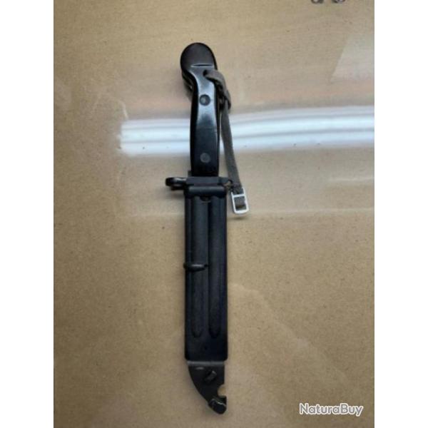 Ba�onnette AKM est allemande 6x3 avec fourreau 6x4 (type transitionnel)