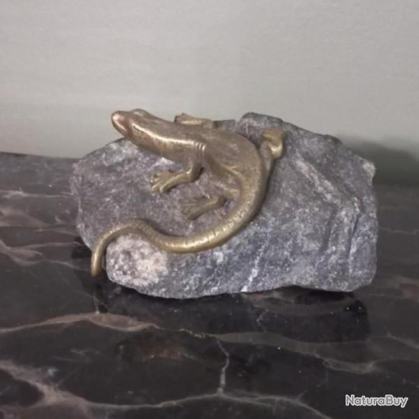Belle sculpture en bronze d'un L�zard sur pierre d'ardoise !