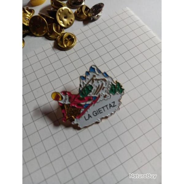 Pin's sport d'hiver montagne ville La Giettaz ref 2866