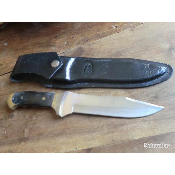 grand couteau chasse  avec  etui cuir motif