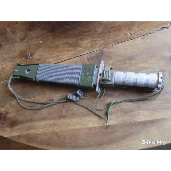 grand poignard de survie  avec  etui