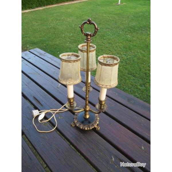 Ancienne Lampe en Bronze et Mtal Dor & Patin a trois Lumires, sur pieds griffes (Vers 1950-60)