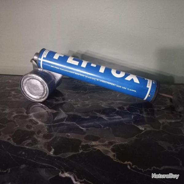 beau pulv�risateur en t�le des ann�es 50/ 60   " FLY - TOX "