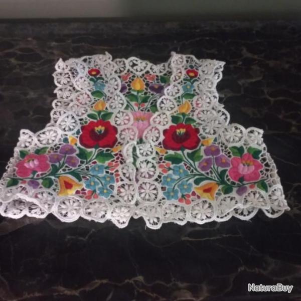 C�l�bre gilet en dentelle de Kalocsa  1970 / 1980