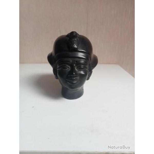 statuette  du XIX�me, en pierre  hauteur 12 cm x 9 cm