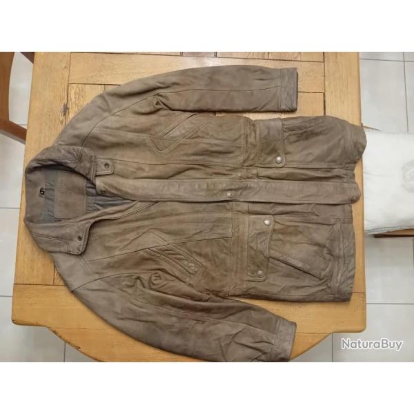 TRES BELLE VESTE EN PEAU