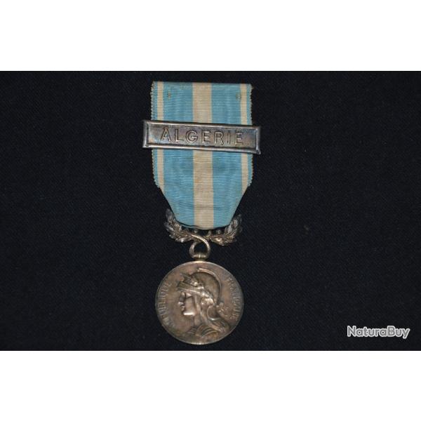 MEDAILLE COLONIALE -AGRAFE A SYSTEME ALGERIE-AFRIQUE DU NORD 1893/1900