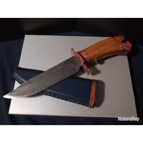 Couteau de style bowie forg� main