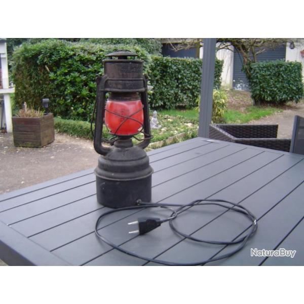 Ancienne lampe allemande � p�trole Feuerhand Western 276