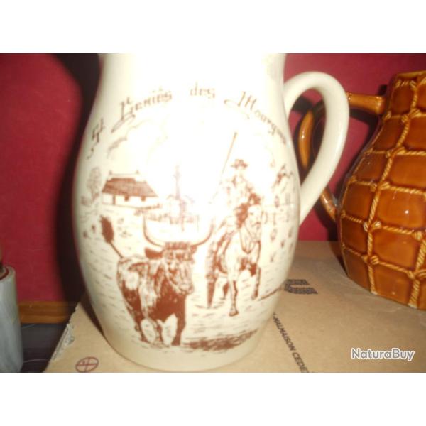 2 pichets marron stylis� filet et un souvenir st geni�s des mourgues tauromachie