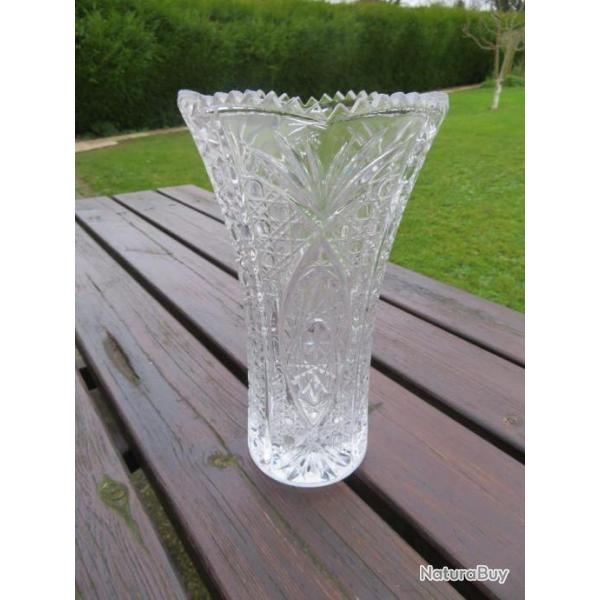 VINTAGE - Magnifique grand vase ancien en cristal de boh�me (XX�)