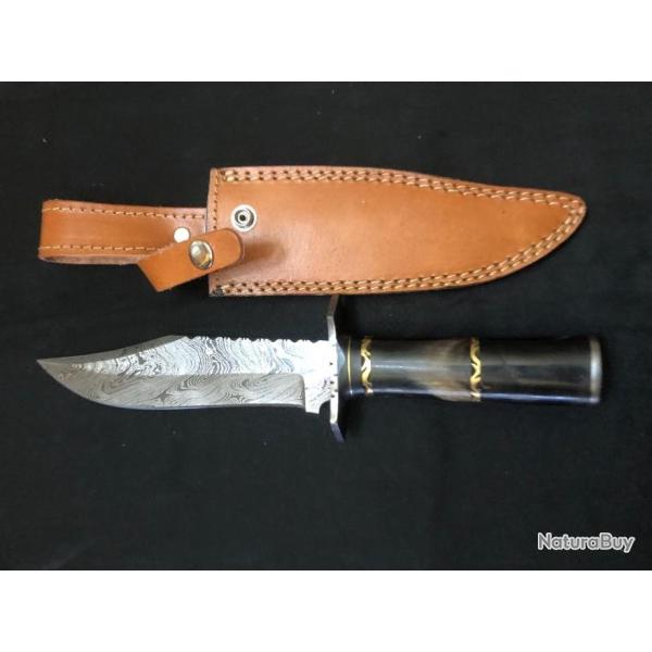 couteau de chasse lame damas poignet en corne