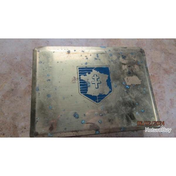 peu courante boite cigarette ou dbarras  2 division blinde 1 arme post ww2 foyer laiton