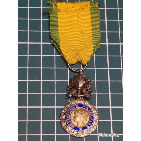 M�DAILLE  MILITAIRE, 4 �me REPUBLIQUE, FRANCE poin�on argent
