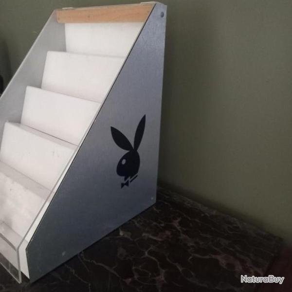 briquet  BELLE VITRINE A BRIQUET PLAYBOY   vitrine type escalier