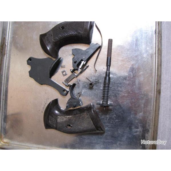 Lot de pi�ces d�tach�es pour r�volver d'alarme BODY GUARD MAG 9 mm