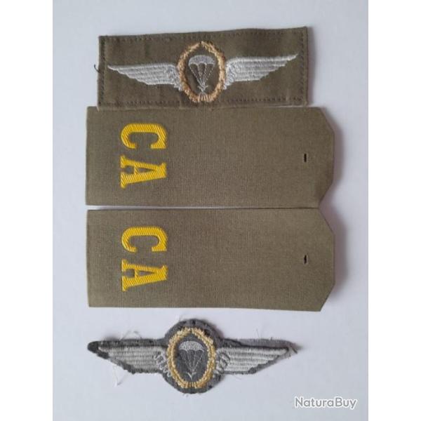 2    epaulettes allemandes,2 brevets para allemand en tissus.