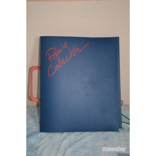 Lot de 94 pins avec mallette support