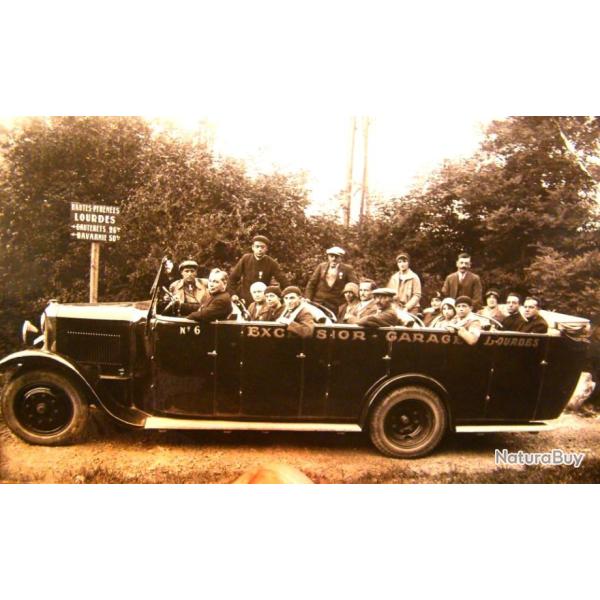 BELLE CARTE POSTALE ANCIENNE NON ECRITE ET PEU COURANTE , TRANSPORTANT DES CROYANTS VERS LOURDES--