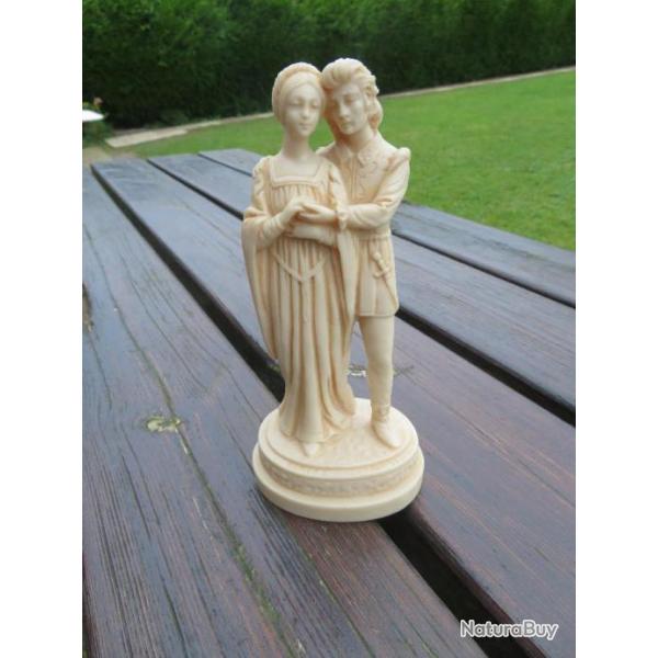VINTAGE ITALIEN-Ancienne Sculpture en R�sine"Rom�o et Juliette"fait � la main- V�rone (Vers 1960-70)