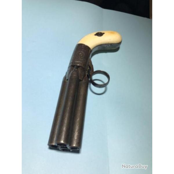 POIVRIERE MARIETTE GRAV�E