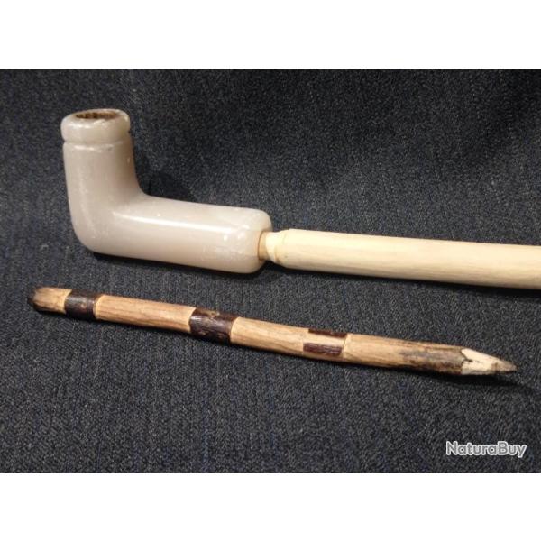 Joli petit calumet indien en pierre type soapstone blanch�tre avec cure pipe