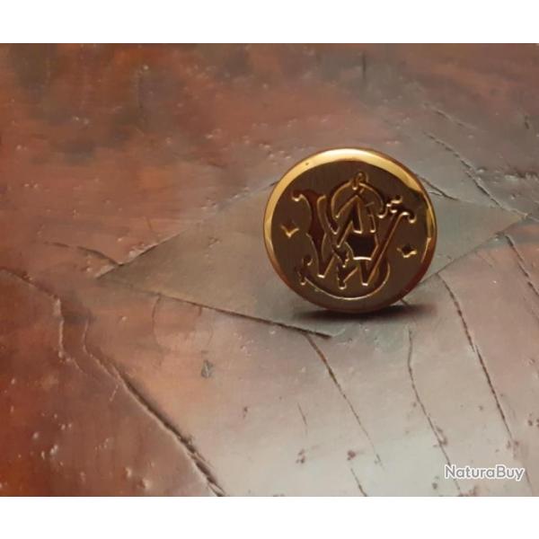 Joli petit Pin's Smith et wesson 16 mm