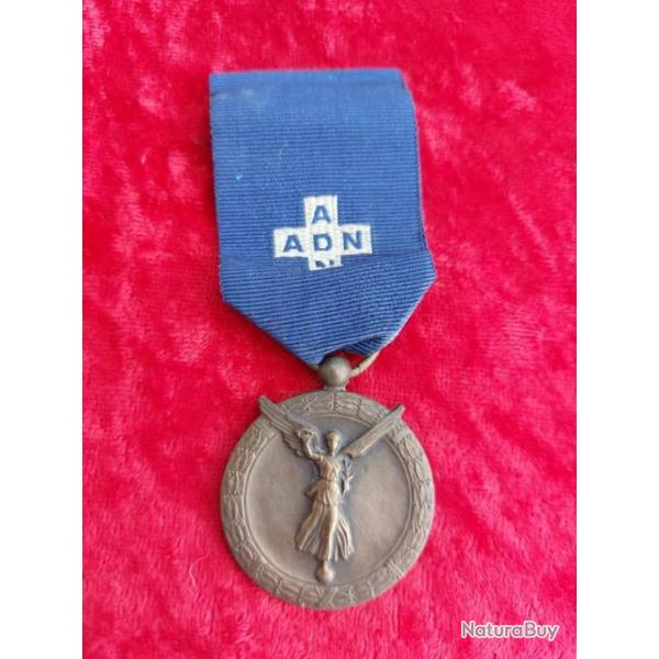 M�daille assistantes au devoir national class� bronze