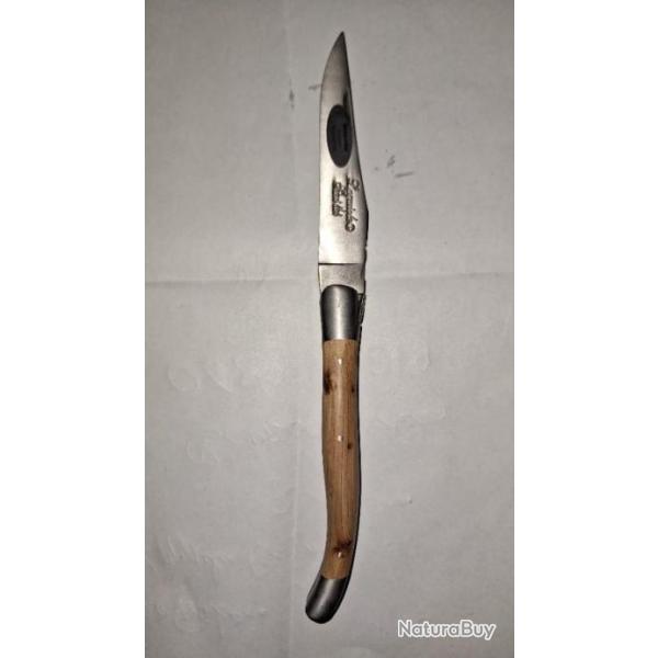 VERITABLE LAGUIOLE  DE COLLECTION SAINT ELOI DE LAGUIOLE EN AUBRAC mouche FORGEE