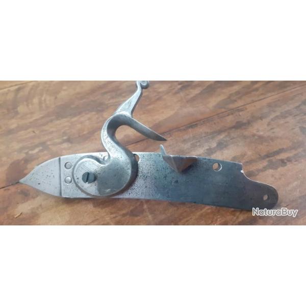 Platine de fusil carabine � silex  ancien r�gime  poudre noire