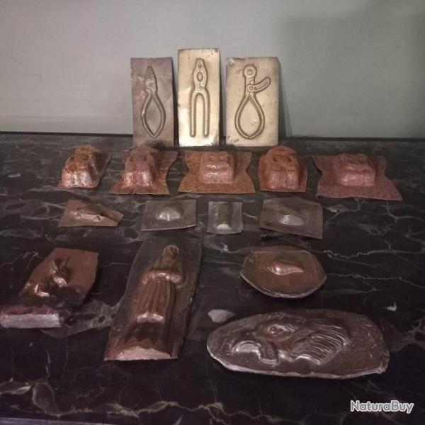 ANCIEN OUTIL & VIEUX METIERS  Tr�s beau lot de matrices et de moules pour chocolat individuel du XIX