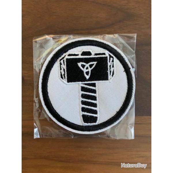 cusson Patch Marteau de Thor Mjllnir mythologie nordique Triquetra fond blanc Neuf
