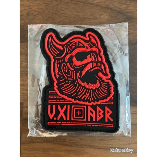 cusson Patch Viking Casque  cornes mythologie nordique fond Rouge Neuf