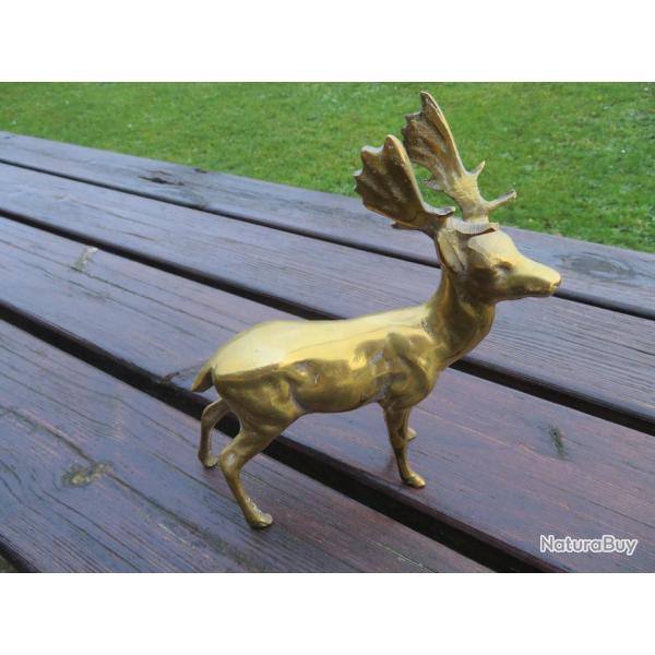 VINTAGE - Ancienne sculpture en bronze dor� & cisel� repr�sentant un cerf (XX�)