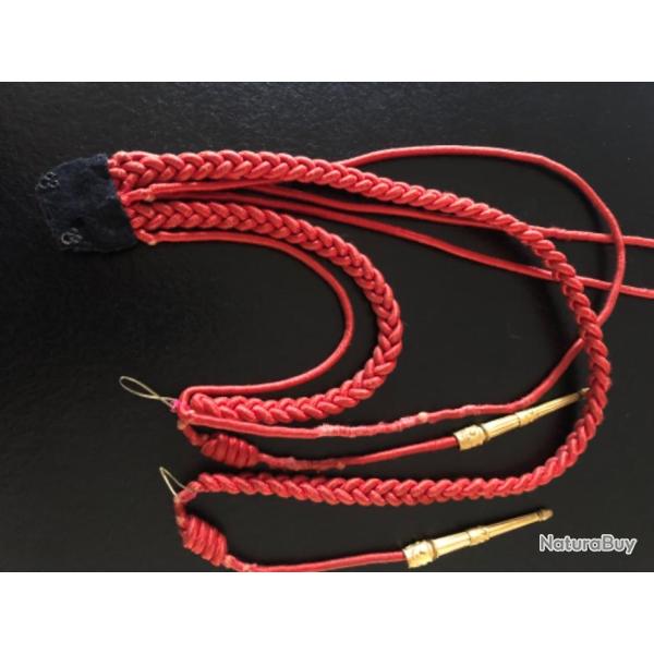 Fourrag�res r�gimentaire et aiguillette rouge de sp�cialit�