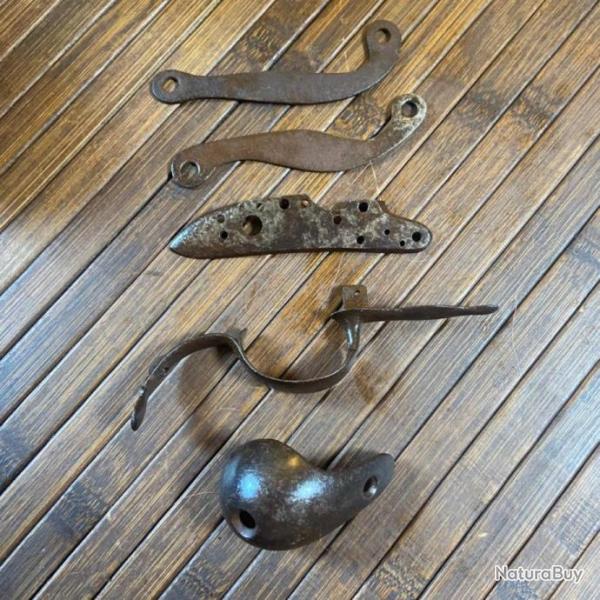 LOT DE PIECES DE PISTOLET R�GLEMENTAIRE SILEX / PERCUSSION