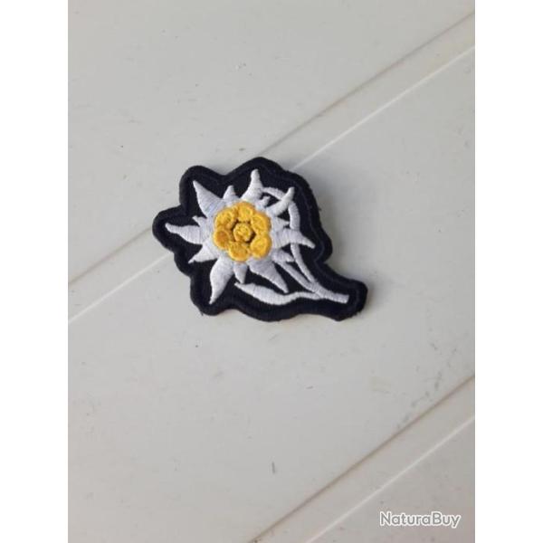 TRES BELLE R�PLIQUE DE L INSIGNE EN TISSU POUR CALOT DE L EDELWEISS.