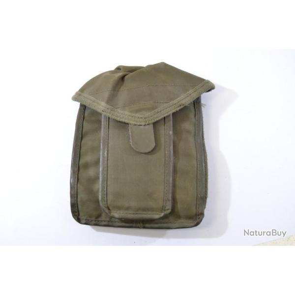 Porte chargeur FAMAS pour 3 chargeurs, arm�e Fran�aise. Pochette verte. Militaire surplus