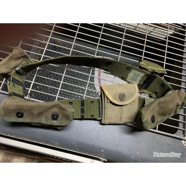 Ceinturon toile avec 2 �tuis contenant chacun 12 cartouchres de calibre 12
