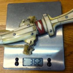 SUPERBE COUTEAU ETHNIQUE ORIENTAL AVEC SON FOURREAU -- ACIER -- LAITON -- OS DE CHAMEAU POLI --