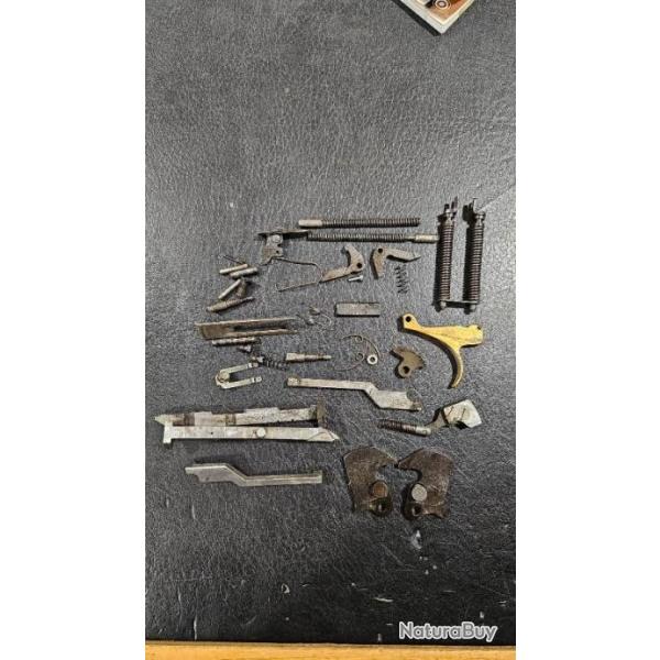 Lot de pi�ces d�tach�es pour fusil manufrance falcor trap