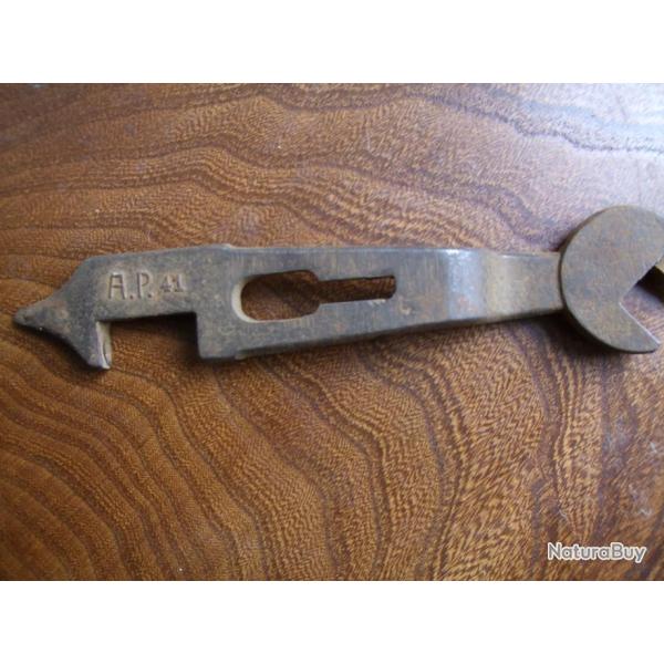 Outil de dmontage pour crampons de fers  Chevaux Allemand .