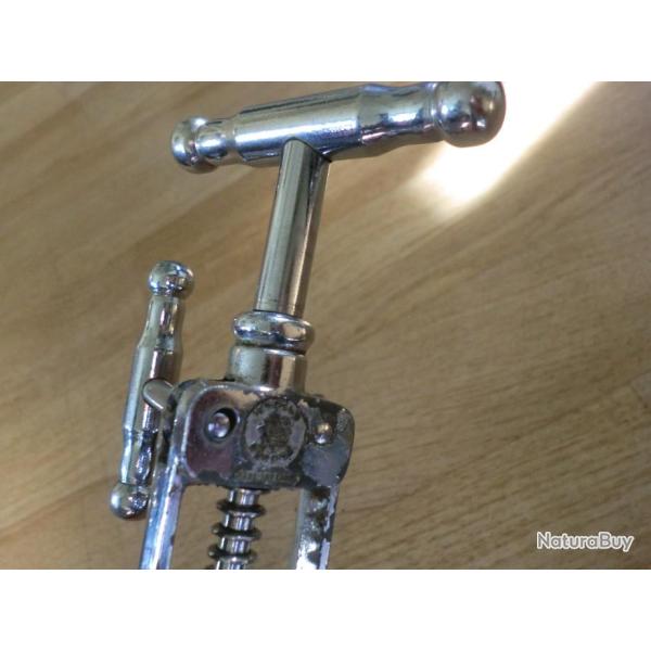 ancien tir - bouchon  a m�canisme a levier j b modele depos�