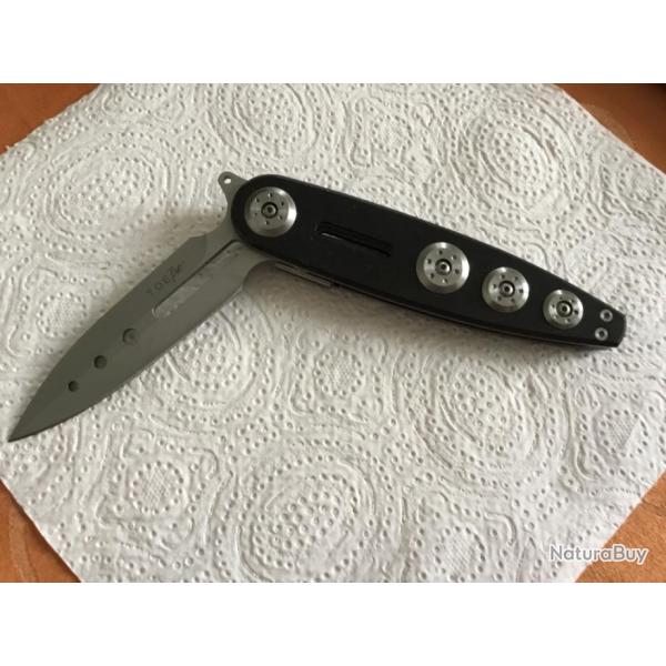 Vends couteaux pliants ouverture Avec une MAIN