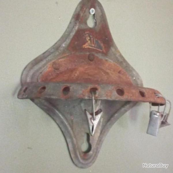 RARE  porte serviette / torchon en m�tal rivet�