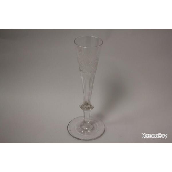 Fl�te � champagne cristal taill� XIXe si�cle