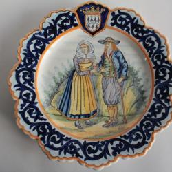 Assiette fa&iuml;ence Henriot Quimper 141 Bretons